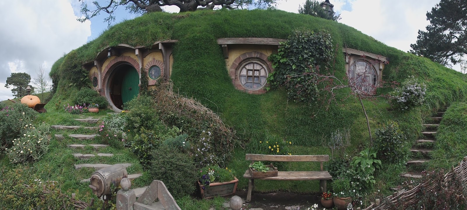 Arnaud & Lorène en Océanie "Dans un trou, vivait un Hobbit..."