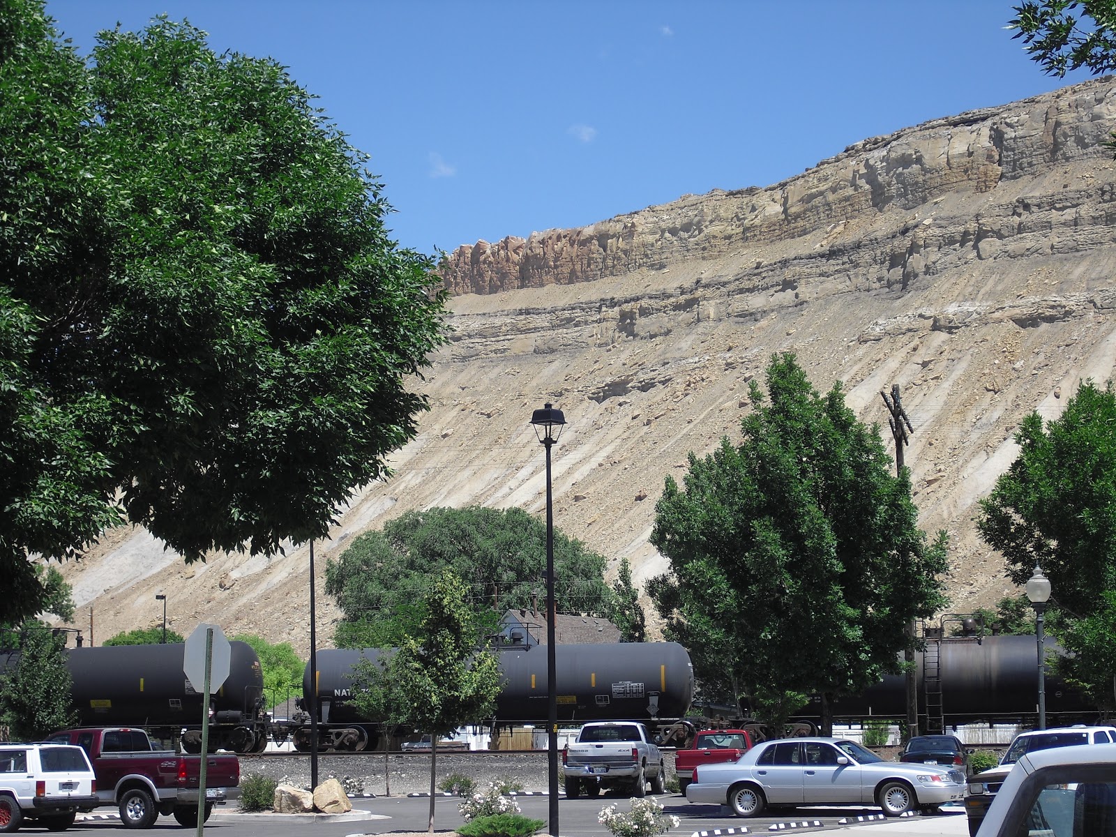 Stay on Route 6 Palisade, Grand Junction, Colorado; Route 6 Towns in Pictures