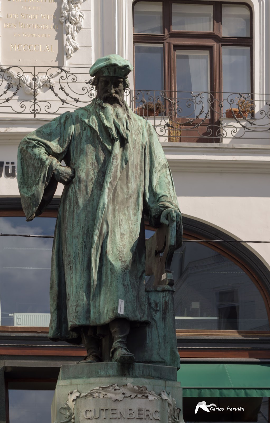 Escultura-de-Johannes-Gutenberg-%2528viena%2529.jpg