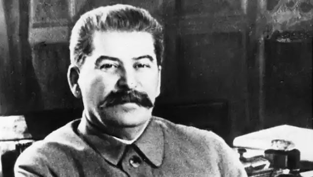Αναμνηστική πλάκα του Στάλιν εξοργίζει τους νομικούς Αναμνηστική πλάκα του Στάλιν εξοργίζει τους νομικούς