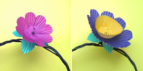 Lamparitas con flores de papel de magdalenas en Recicla Inventa