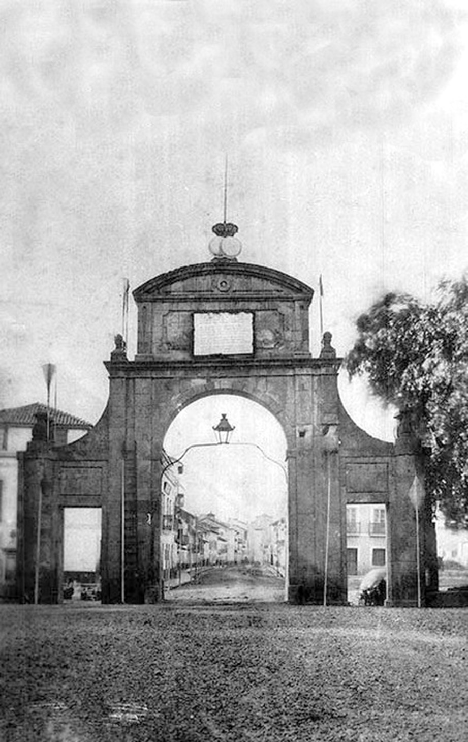Puertas monumentales desaparecidas en España - SkyscraperCity