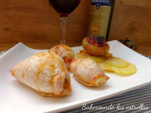 Rollitos De Pechuga Con Sobrasada Con Miel, Piñones Y Queso Camembert
