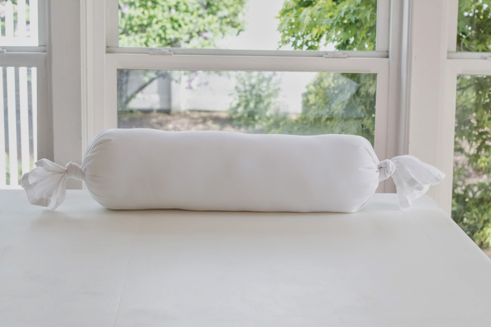 do it yourself divas DIY Pottery Barn Linen Knot Bolster Pillow Cover