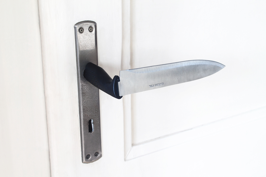 Robert Rickhoff knife door