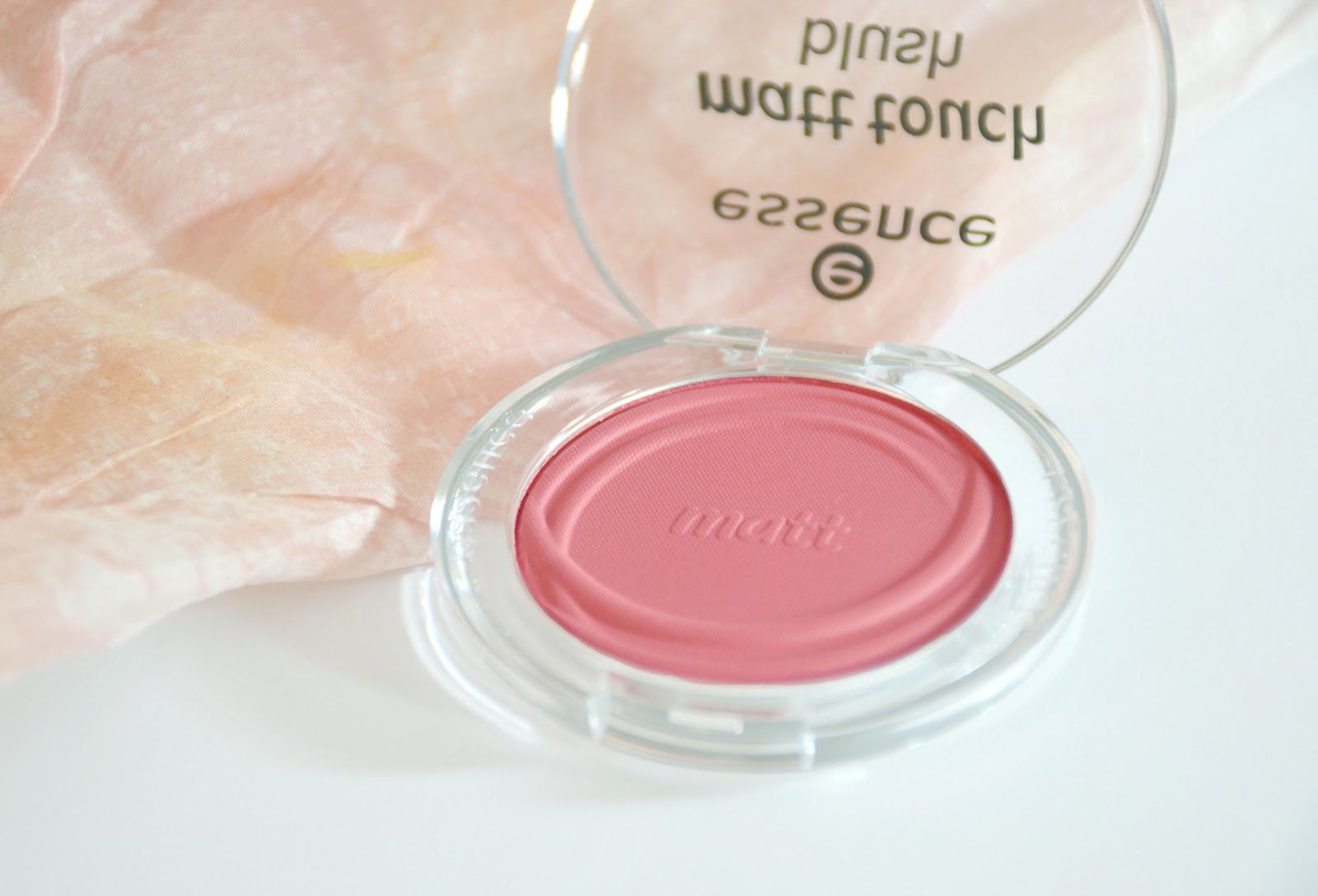 alejinaD. Essence Matt Touch Blush 20 Berry me up!