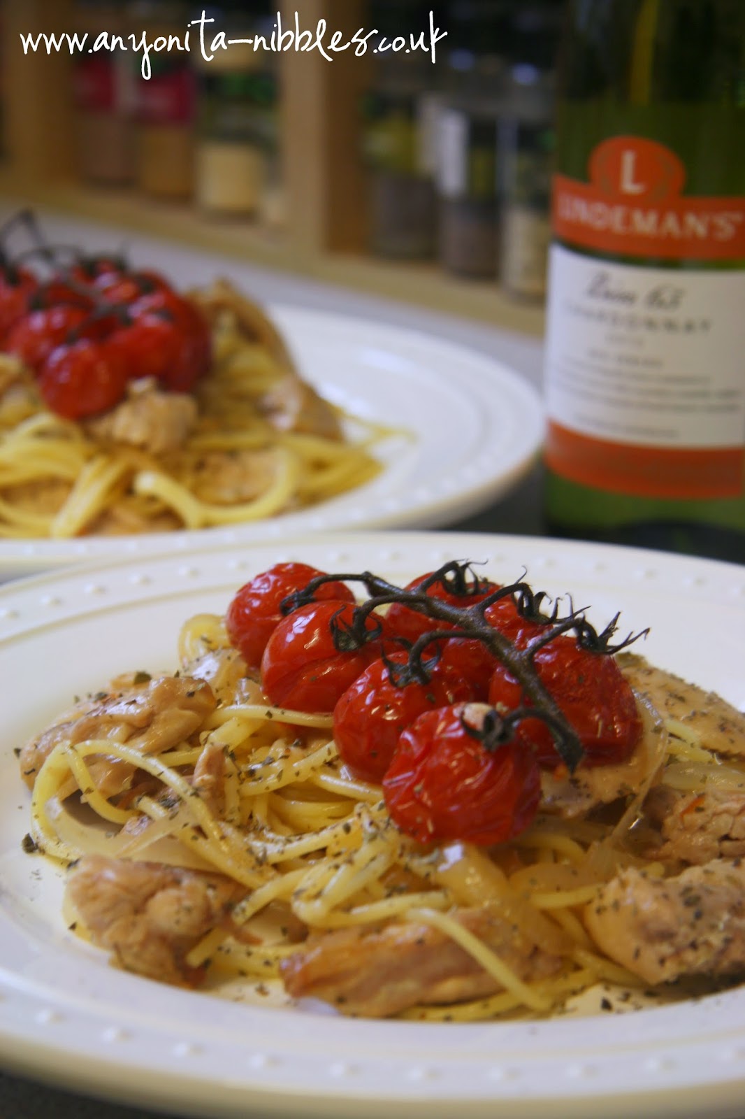 Blistered tomatoes with chicken, spaghetti and oregano from www.anyonita-nibbles.co.uk