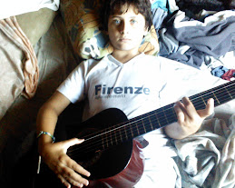 yo con mi guitarra marzo 2011