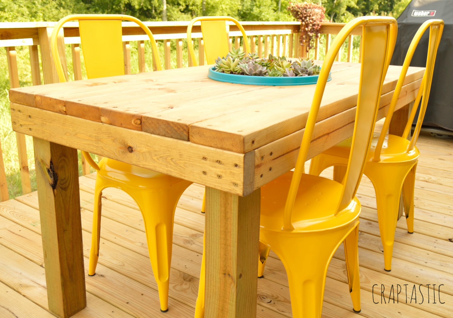 CRAPTASTIC DIY Patio Table With Interchangeable Centerpiece!