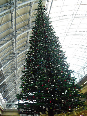 Lego+Christmas+Tree+St+Pancras.JPG