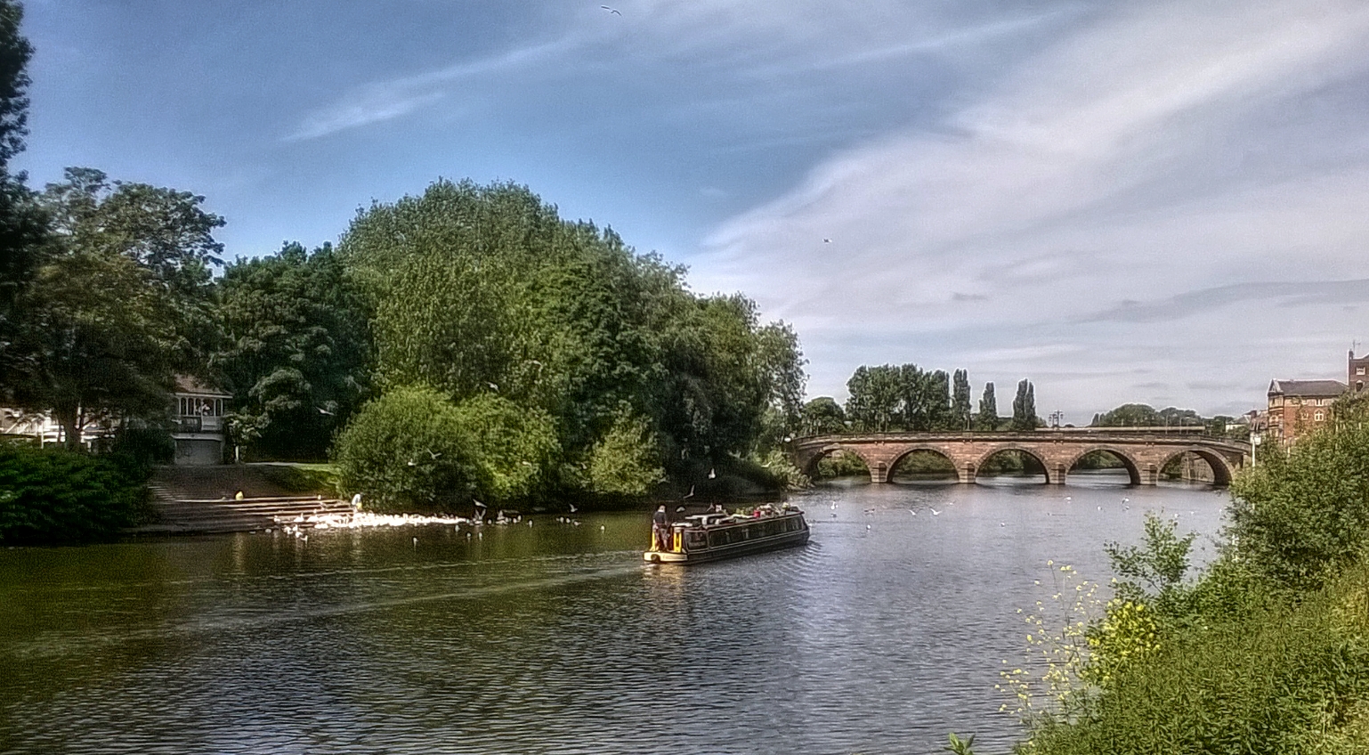 Travels on the U.K canal system with Narrowboat 'San Serriffe' River