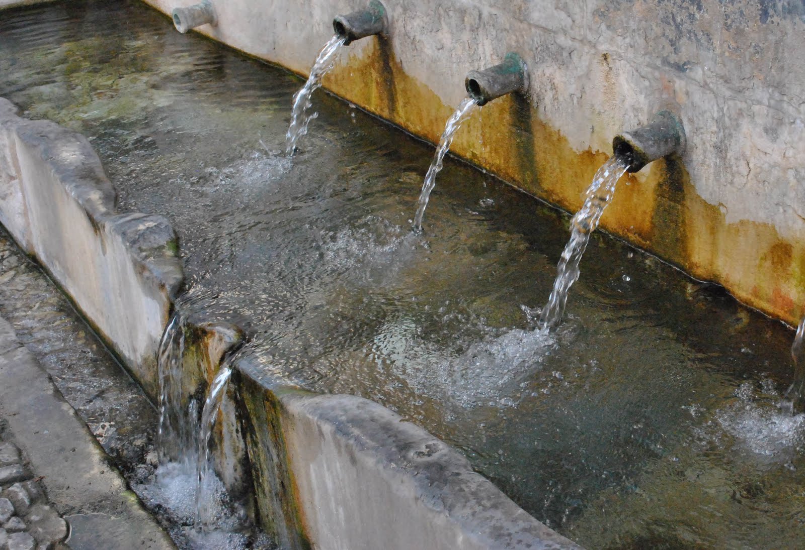 Aires de Monda: EL AGUA QUE NO CESA