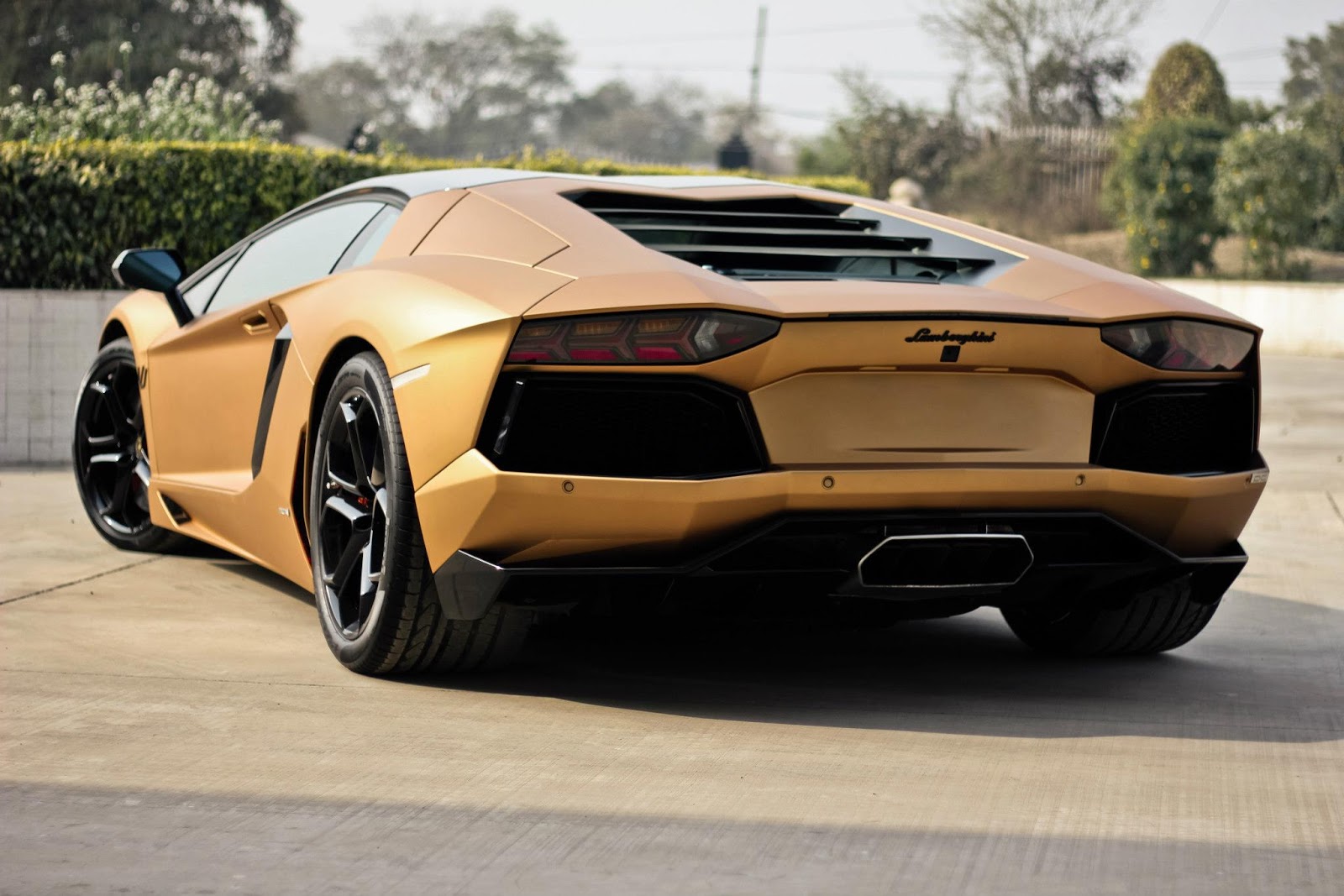Automobile Trendz: DC Lamborghini Aventador - Prism Gold