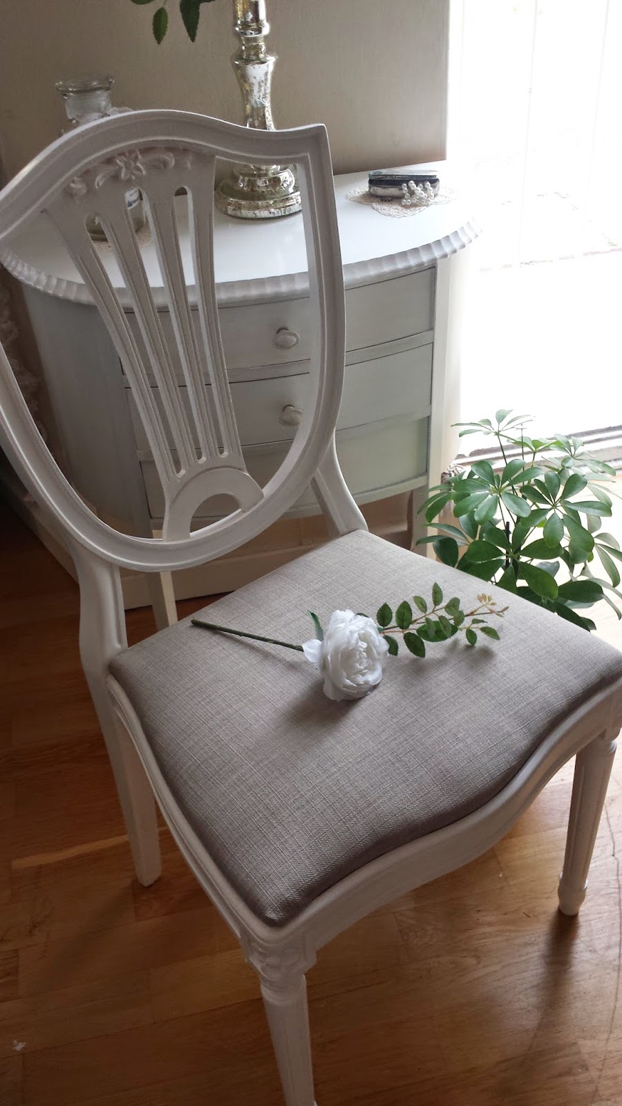 Den rosa virknålen: Så här blev resultatet av min möbelrenovering!