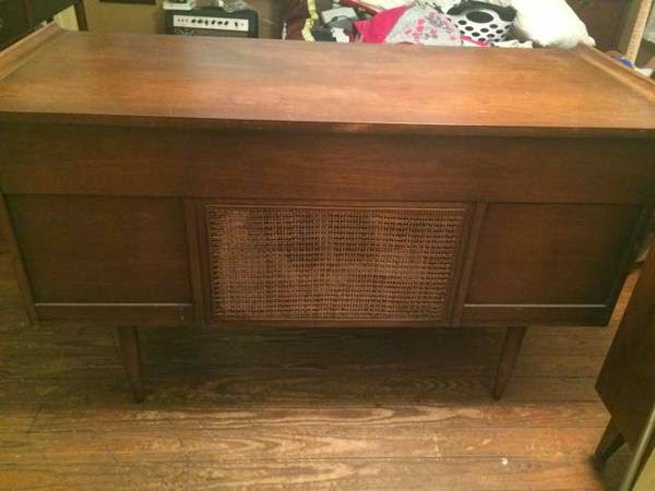 Broyhill Sculptra Desk On Austin Craigslist Mad For Mid Century