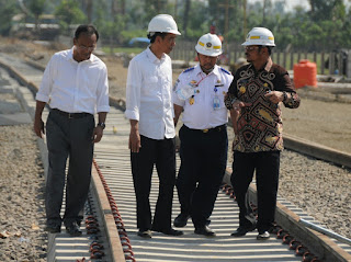 Jokowi Minta Jonan Percepat Proyek Kereta di Papua dan Sulawesi
