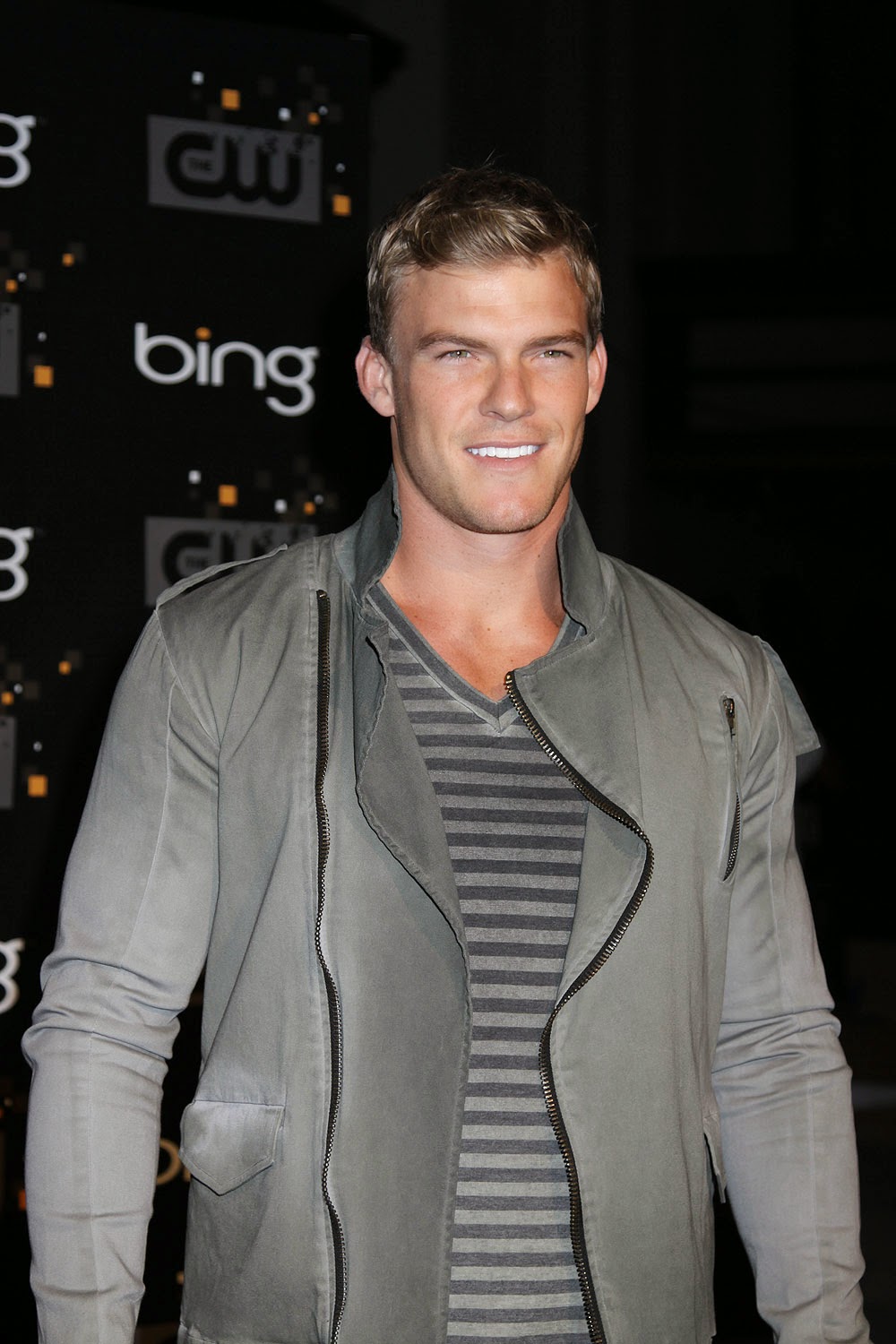 Latest Celebrity Photos: Alan Ritchson Latest Photos & Wallpapers
