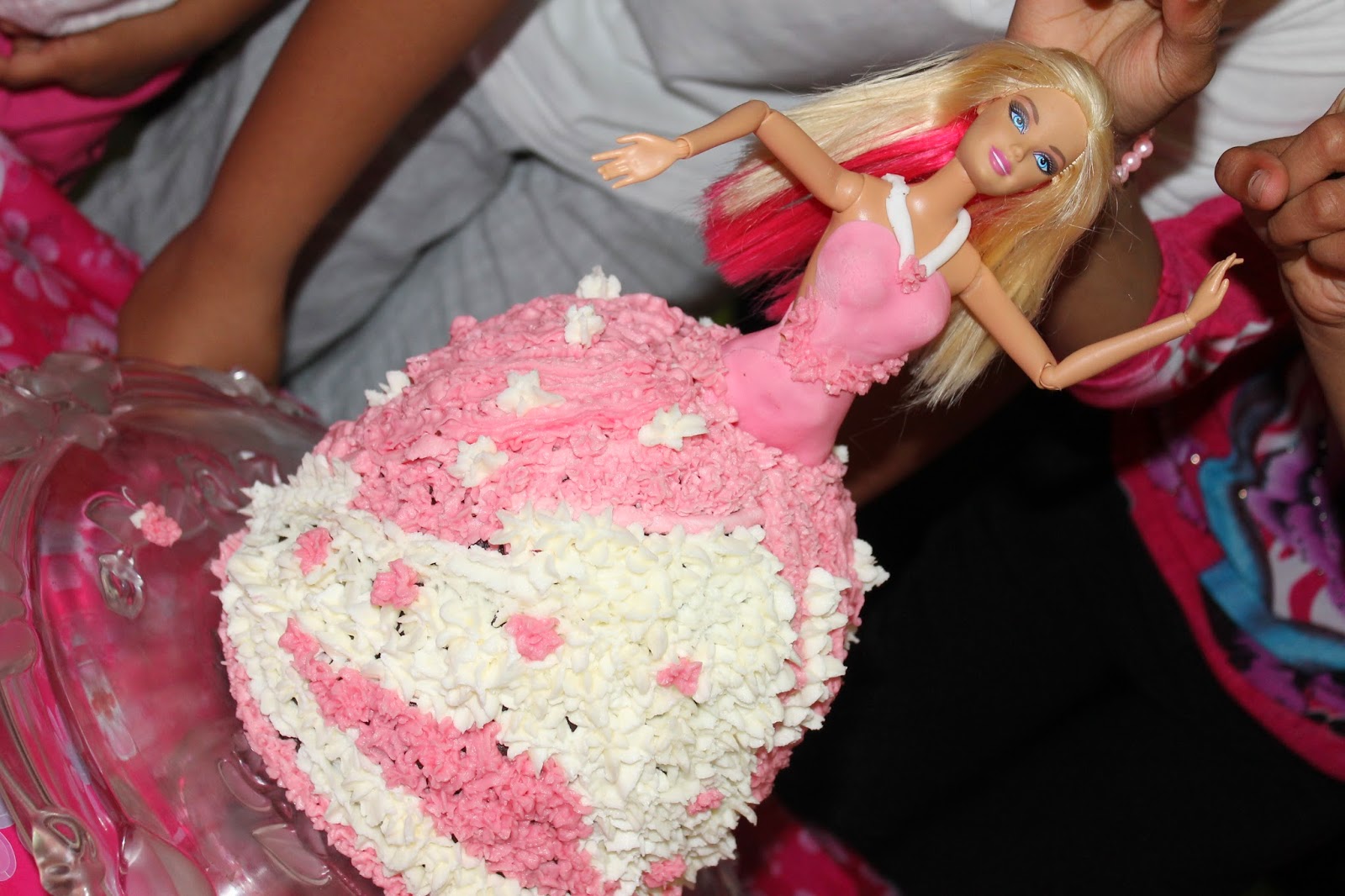 My Kitchen Treasure: Barbie Doll cake