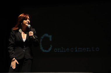 Adriana no palco do CONAD - Maior congresso de Administração da América Latina 3.500 participantes