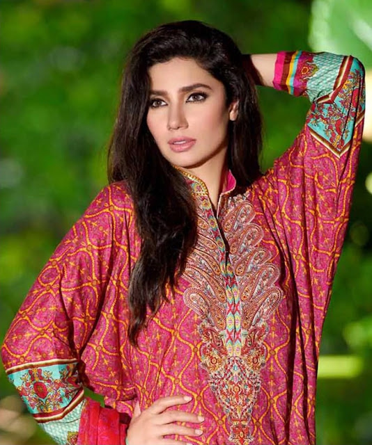 free stars wallpaper: Beautiful Mahira Khan HD Wallpaper