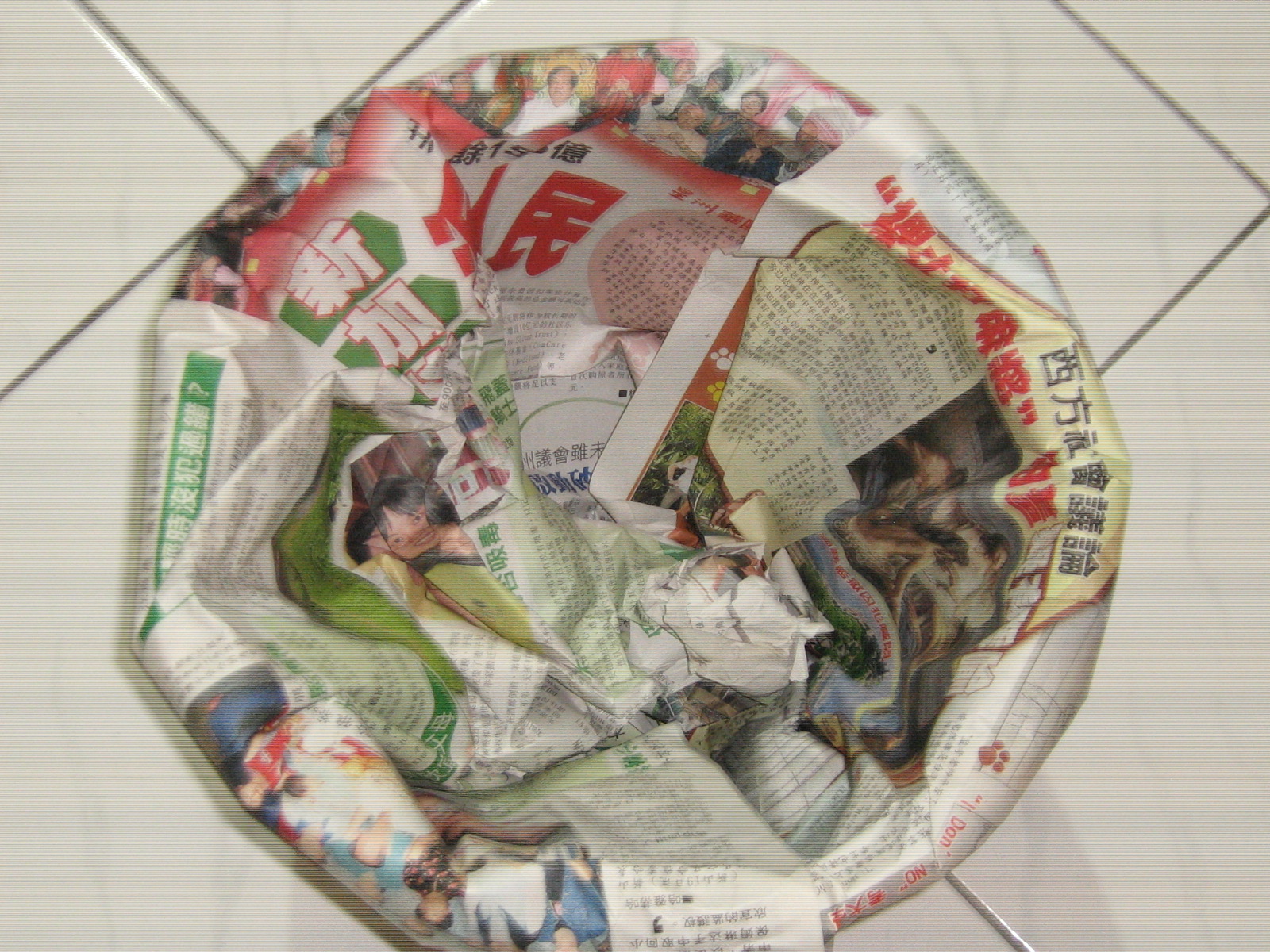 Anything handmade.... Green Idea 2 Lining waste paper bin with Newspaper