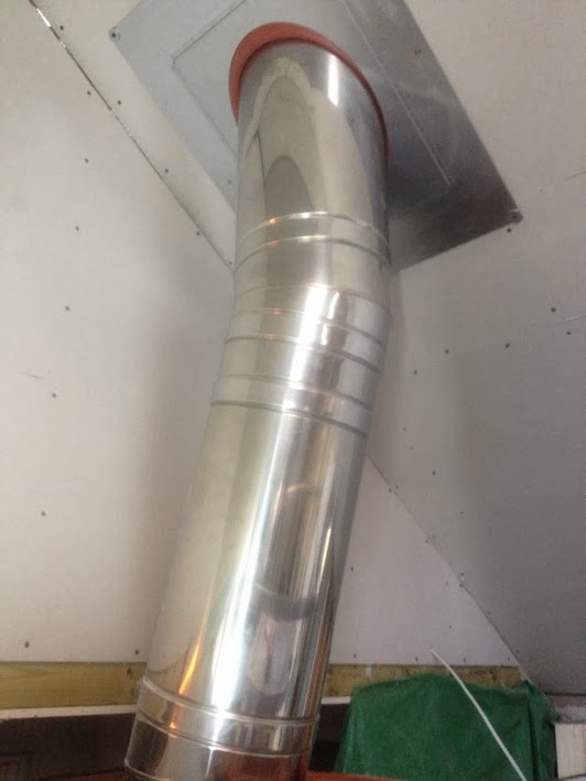 Lovely and shiny. The ceiling plate with EPDM rubber seal seams to be