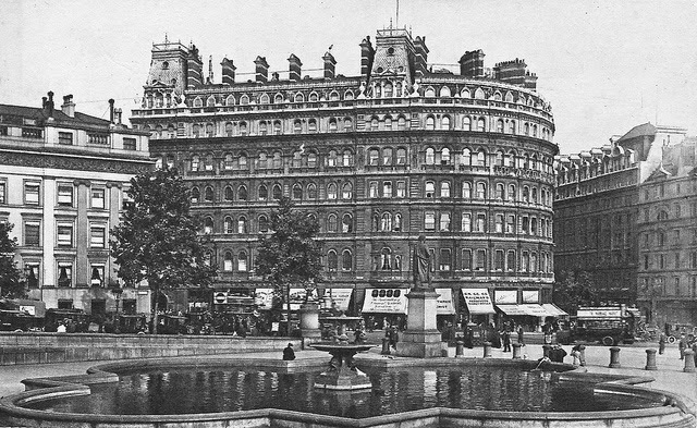 Stunning Image of Trafalgar Square in 1910 