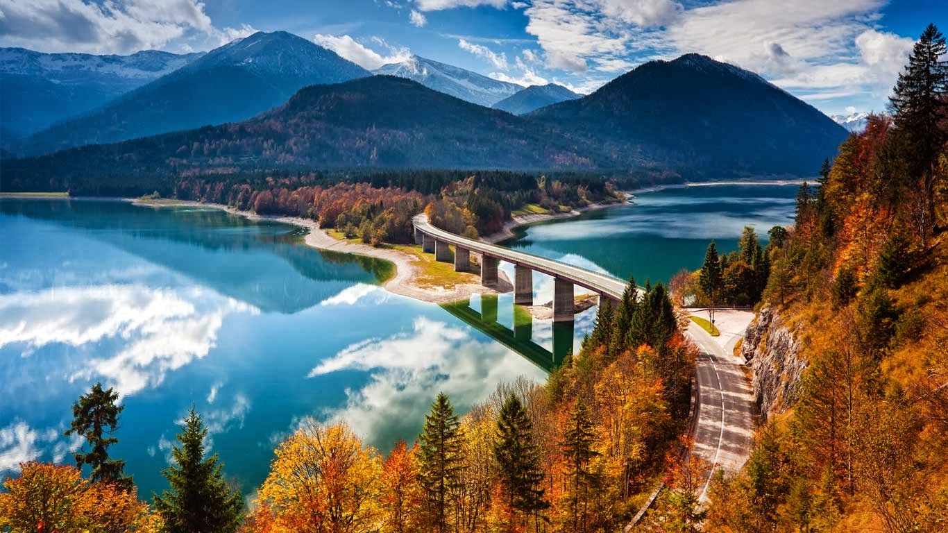 Amazing Wallpapers: Bridge over Sylvenstein Lake in Upper Bavaria, Germany