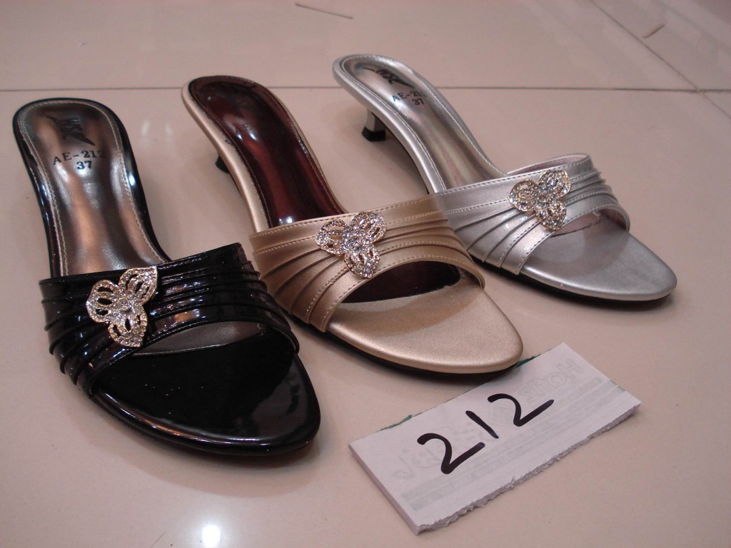 Pakistani New Shoes Designs 2013 For Women By Waheed Shoes Company