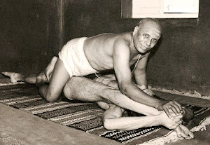 The lineage of Ashtanga Yoga photos (Click)