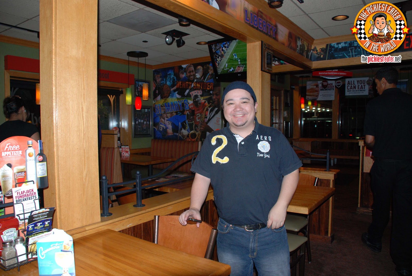 THE PICKIEST EATER IN THE WORLD THROUGH THE TUNNEL TO APPLEBEE'S!