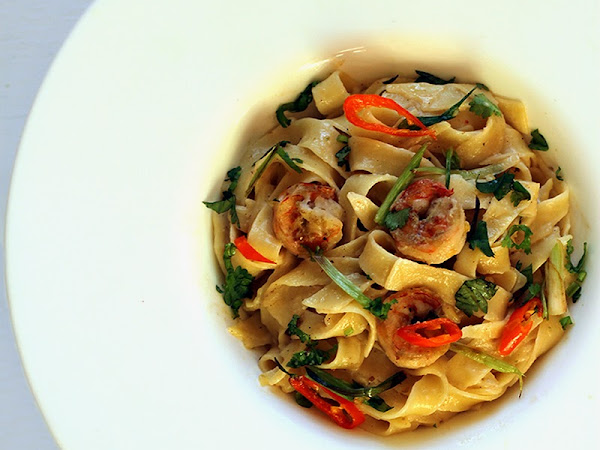 Tagliatelle with Shrimp in Thai Green Curry Sauce