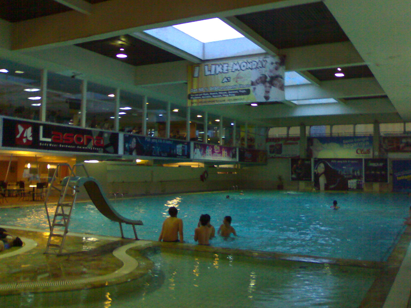 Desain Kolam Renang Indoor