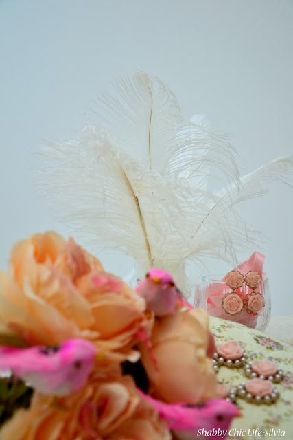shabby chic, feathers