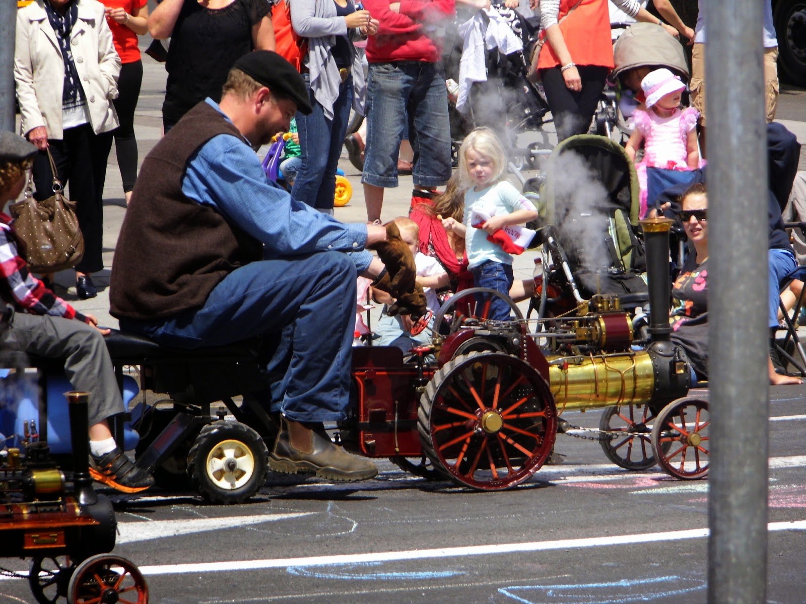 One Mother Hen Mount Gambier Christmas Pageant 2014