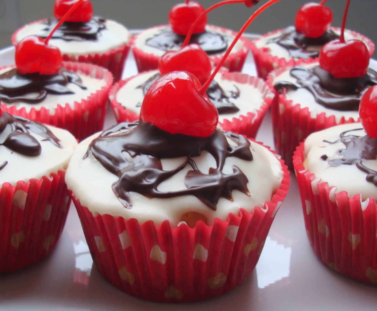 cupcake surprise banana split