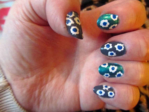 nails grey and teal floral nail
