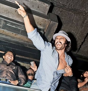 Ranveer Singh dance parties at The Park Hotel