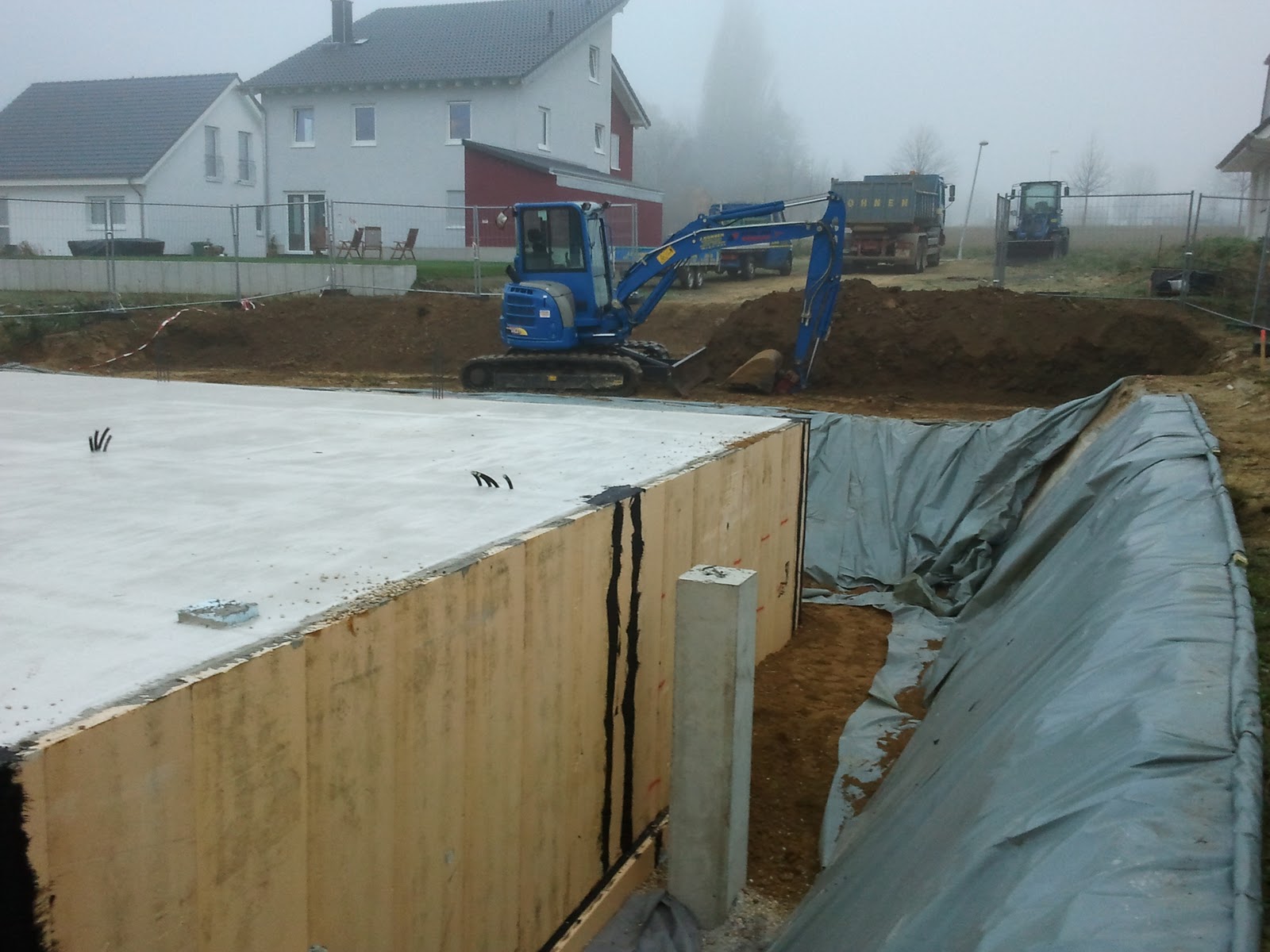 Vero und Thomas Hausbaublog: Abnahme des Kellers und Verfüllung