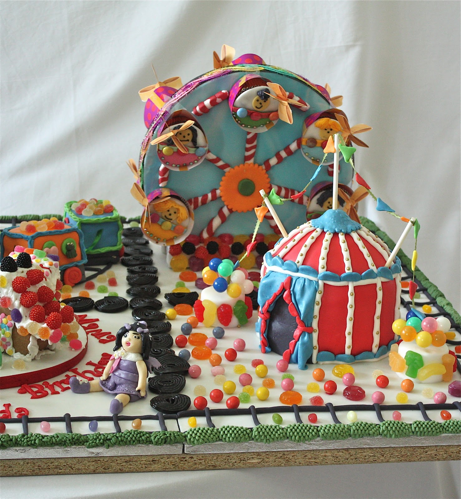  AMUSEMENT PARK CAKE..