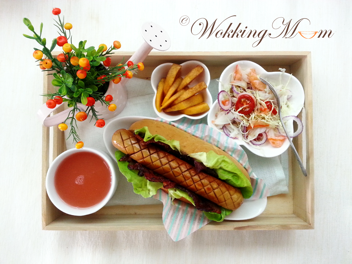 Let's get Wokking! { Breakfast Hot Dog Bun with Sausage and Bacon
