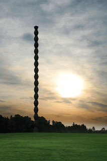 Conform unor masuratori radiestezice, Coloana Infinitului emite pe o raza de 300 m 11 coloana infinitului