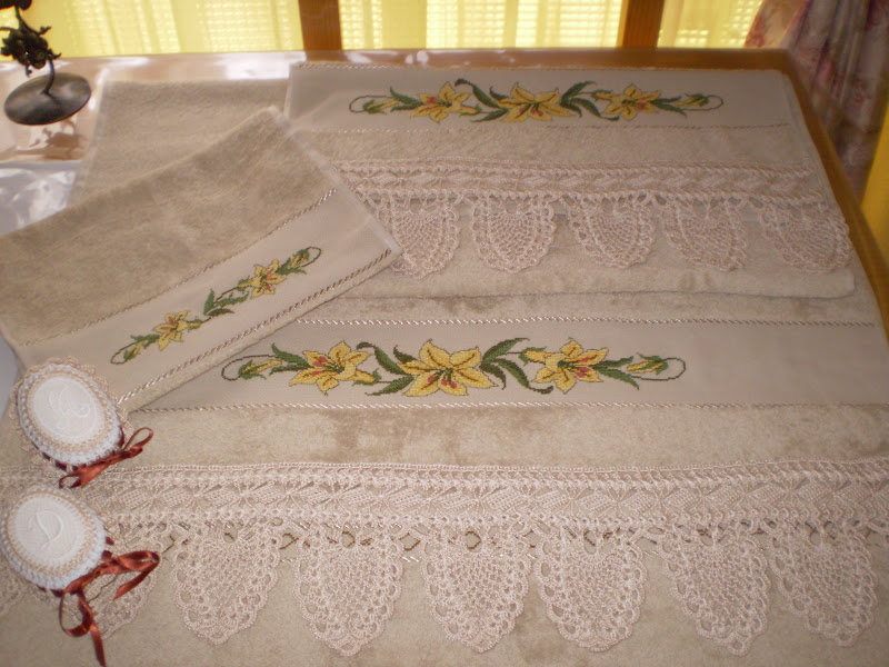 COSAS BONITAS QUE SE PUEDEN HACER: JUEGO DE BAÑO TOALLAS MARCADAS Y