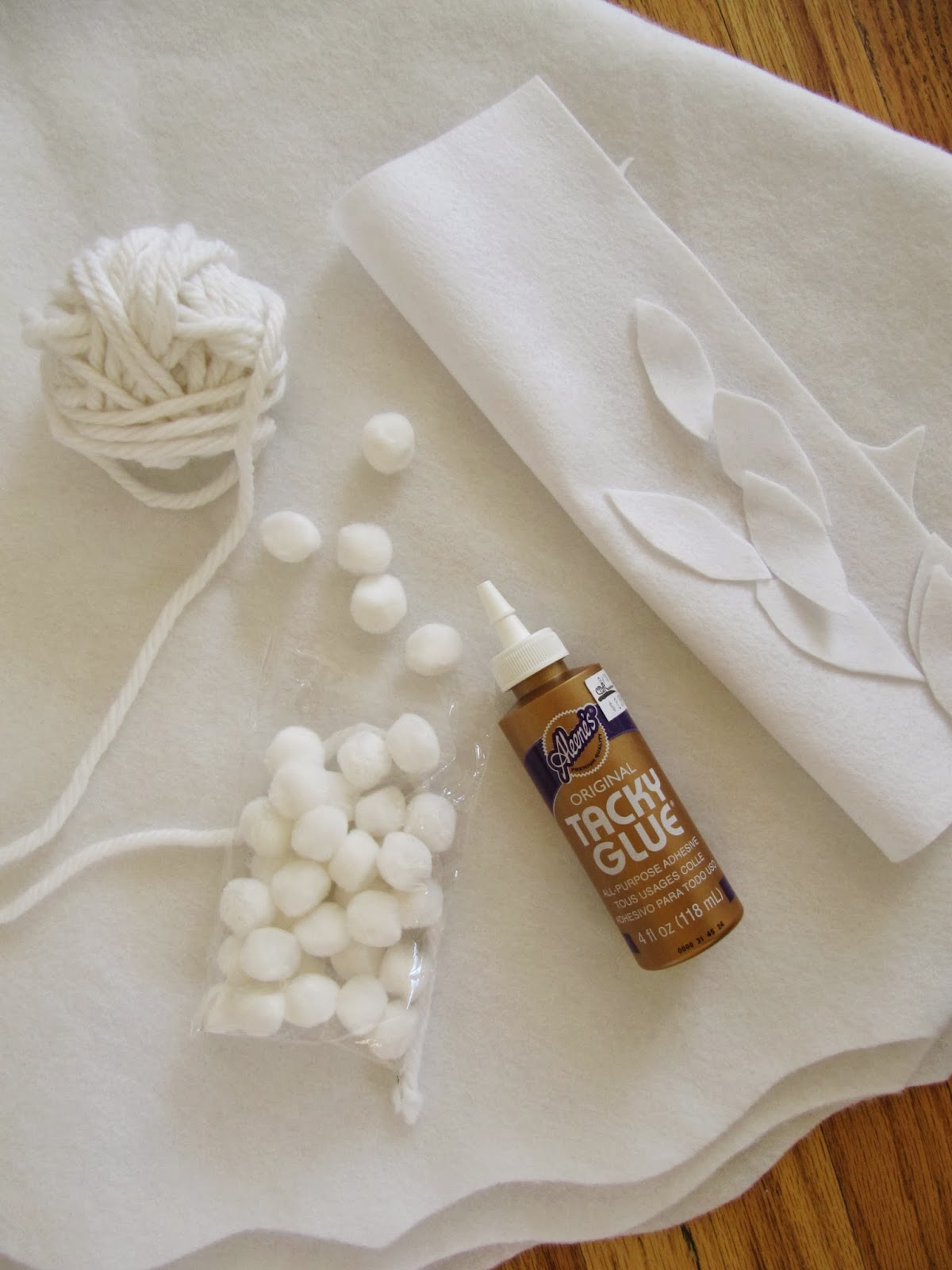 How to make a cute felt tree skirt The Wicker House