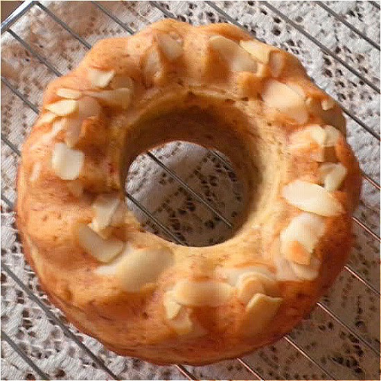 TREAT & TRICK YEAST BANANA BREAD