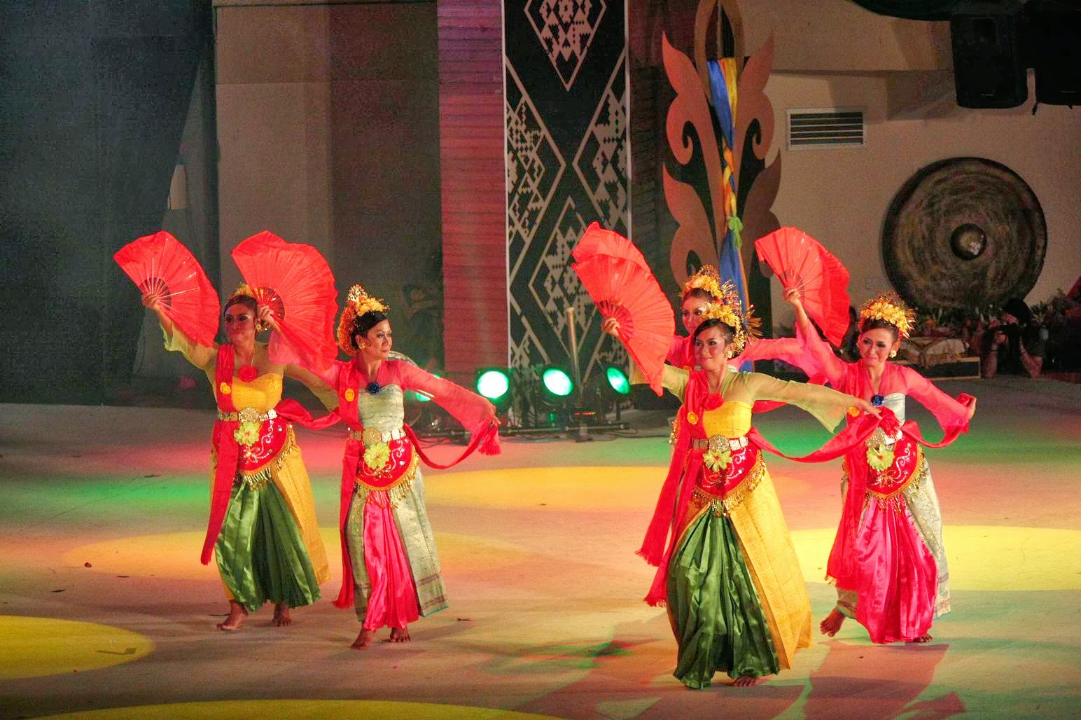 Tari Jaipong moment kita