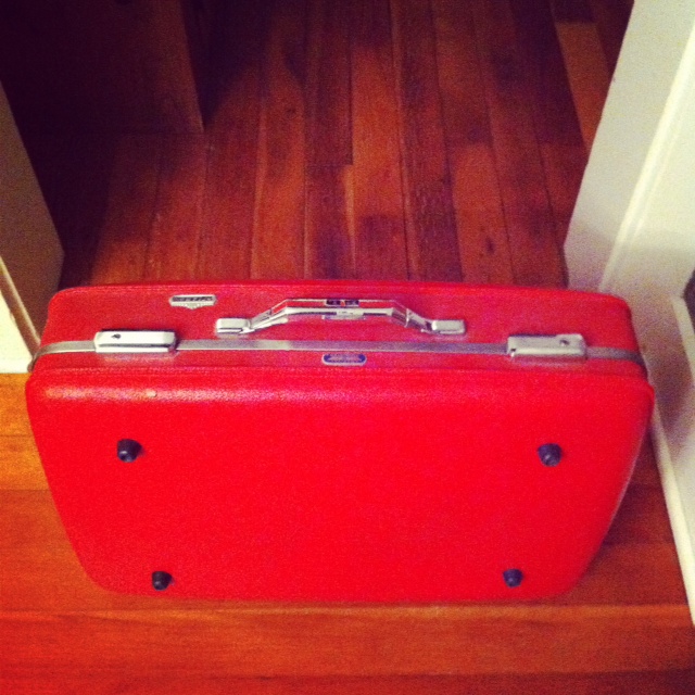 the Saltbox How To make a vintage suitcase pedal board