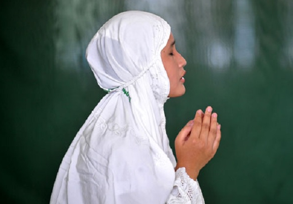 TANDA CINTA,”ISTRI Membantu SUAMI Jadi Imamnya”