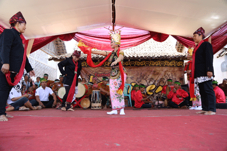 Tradisi Tumpeng Sewu desa Kemiren, Banyuwangi.