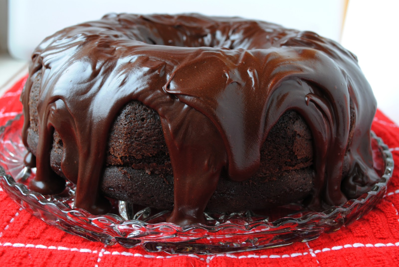 Chocolate Cake With Sour Cream And Pudding Chocolate Cake With Sour Cream And Pudding